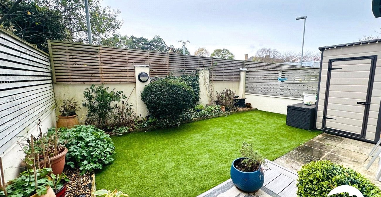 2 bedroom property to rent in London | Robinson Jackson
