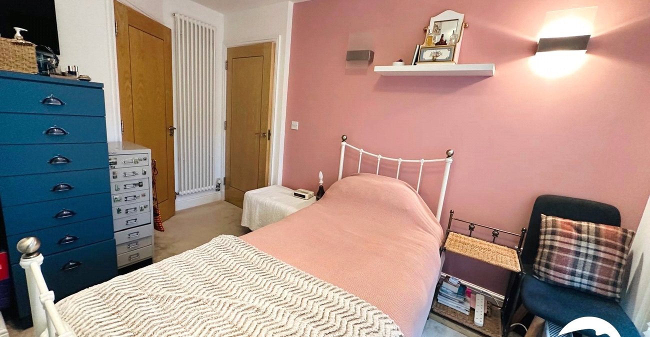 2 bedroom property to rent in London | Robinson Jackson