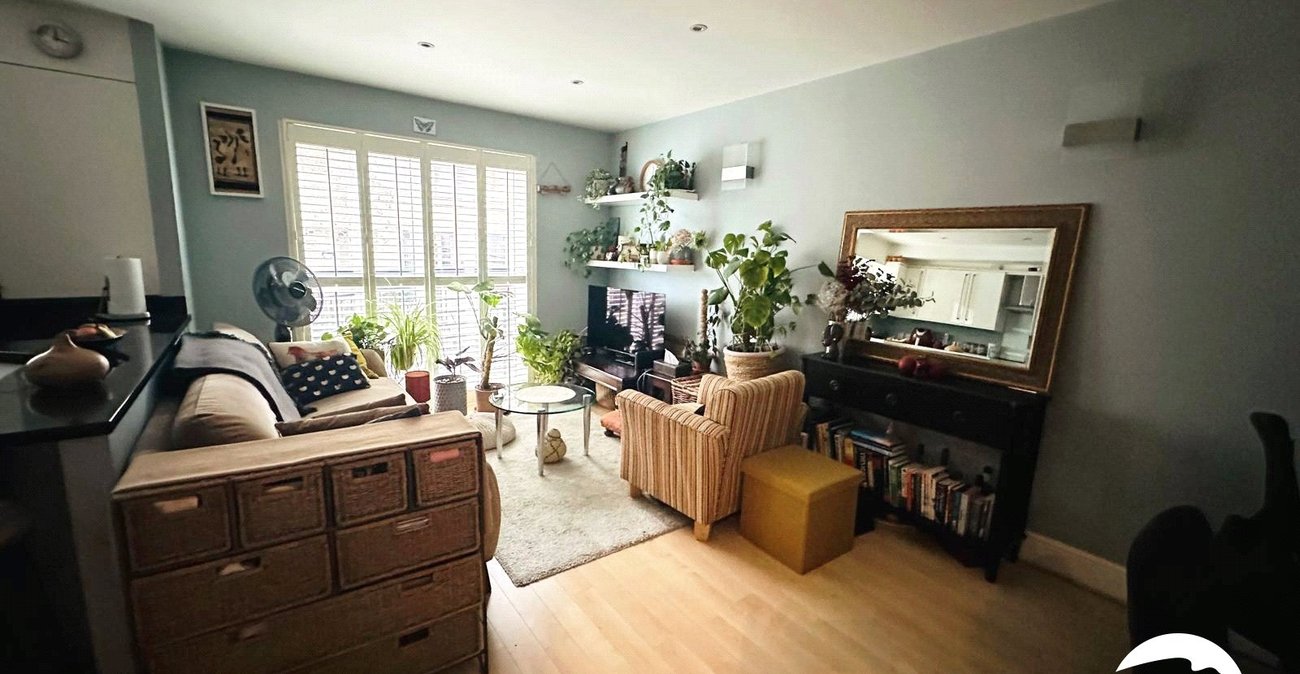 2 bedroom property to rent in London | Robinson Jackson