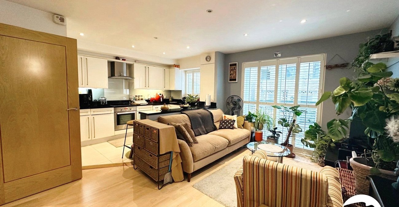 2 bedroom property to rent in London | Robinson Jackson