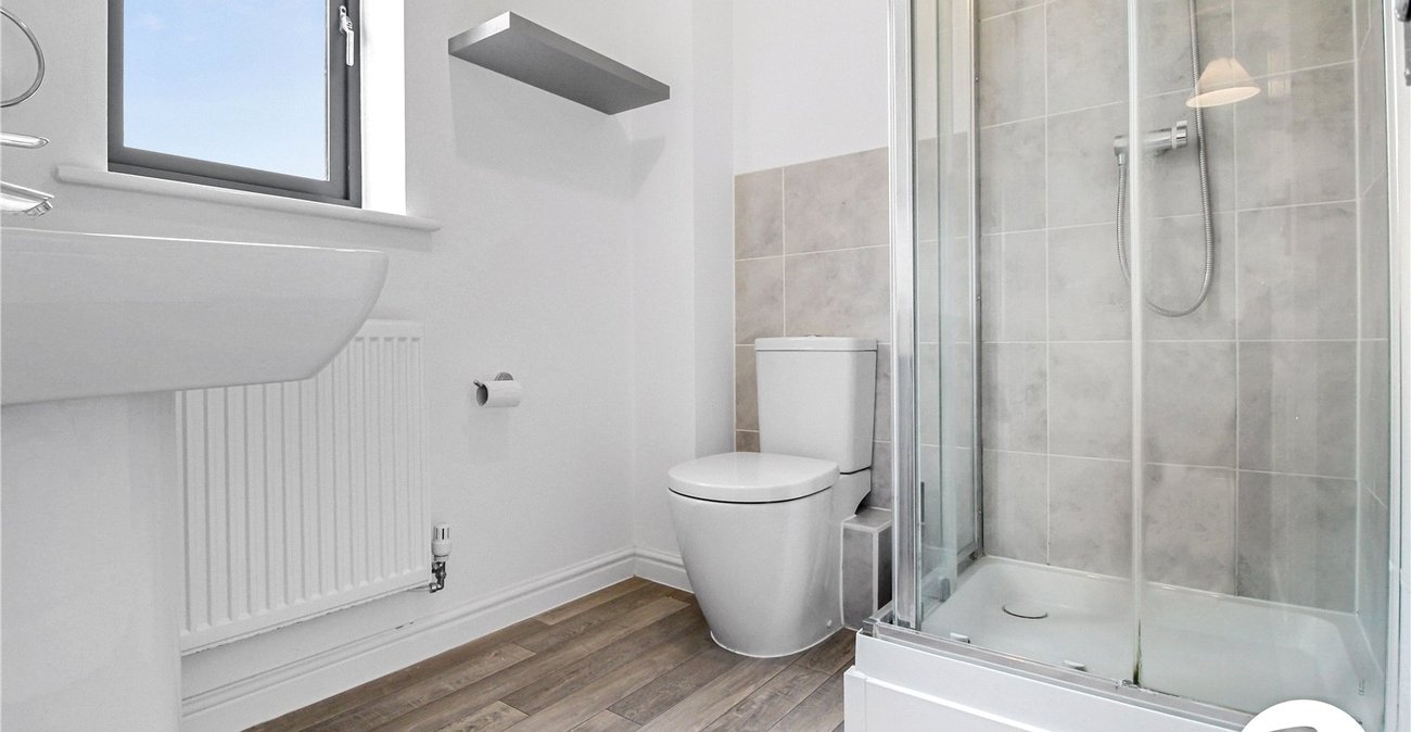 5 bedroom house to rent in Castle Hill | Robinson Michael & Jackson