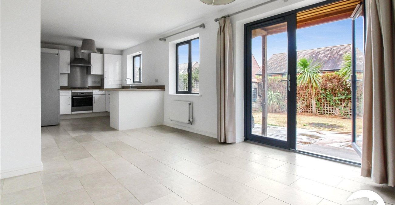 5 bedroom house to rent in Castle Hill | Robinson Michael & Jackson