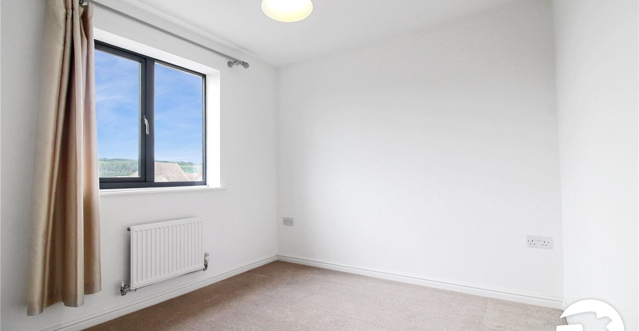 5 bedroom house to rent in Castle Hill | Robinson Michael & Jackson