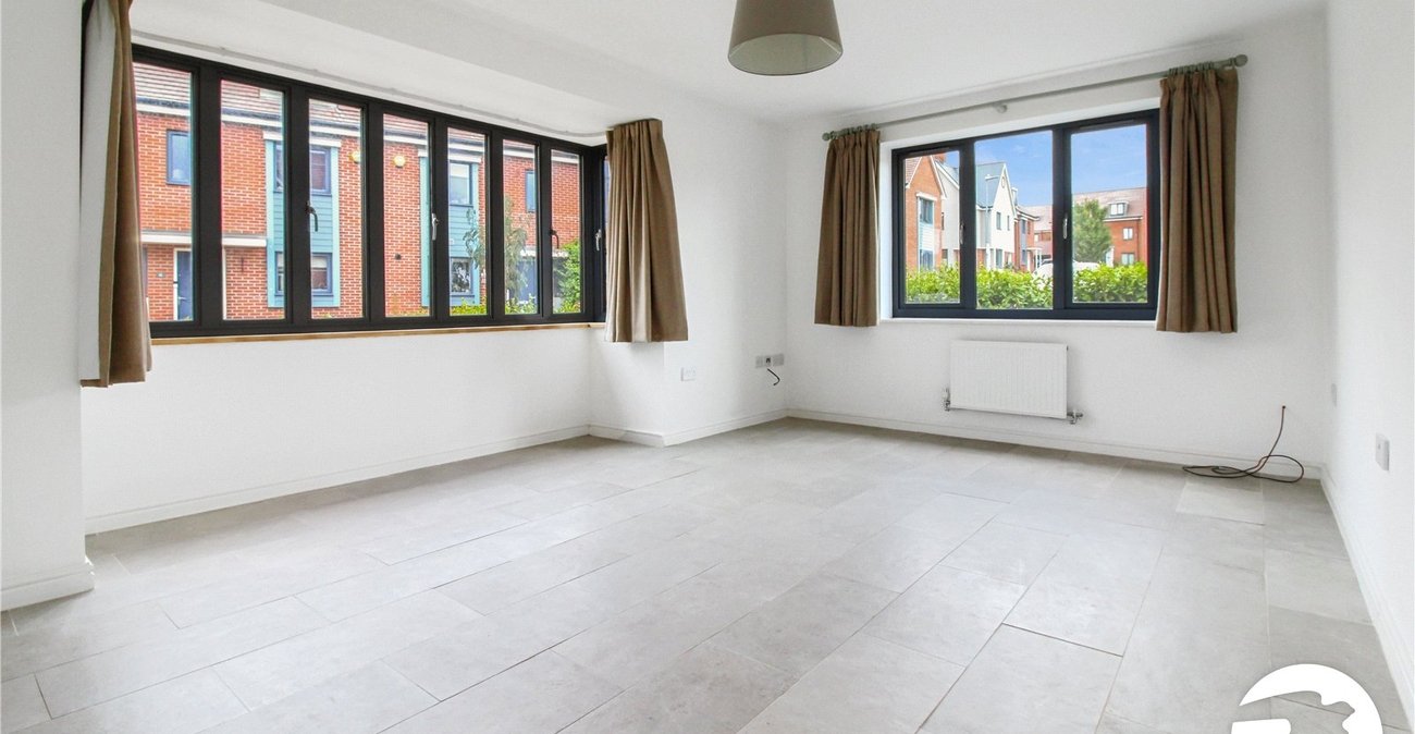 5 bedroom house to rent in Castle Hill | Robinson Michael & Jackson
