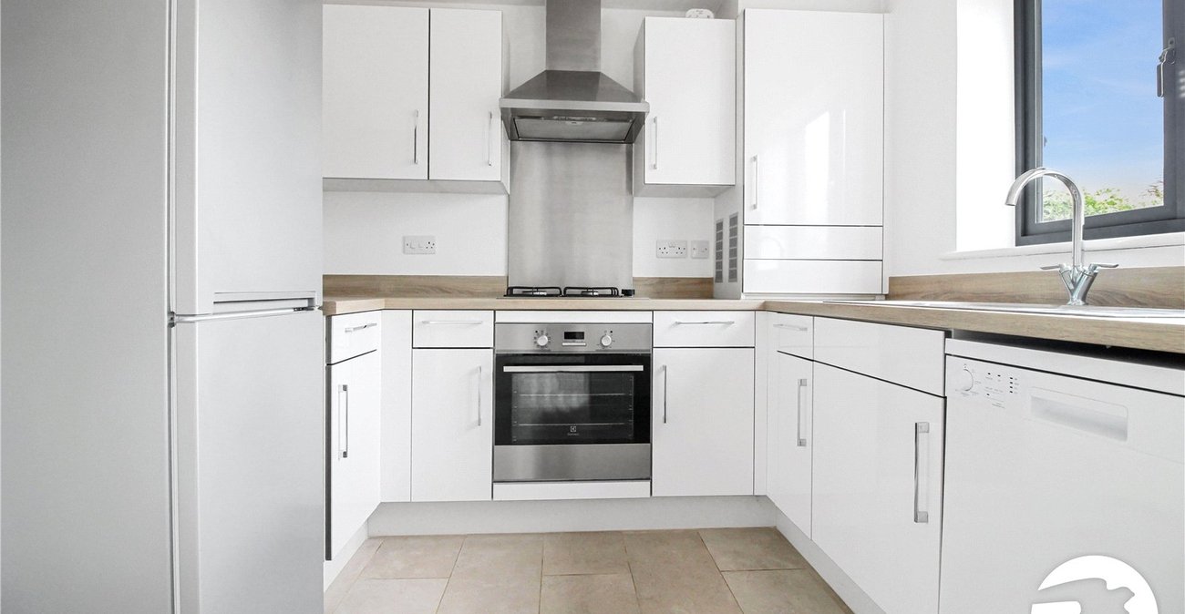 5 bedroom house to rent in Castle Hill | Robinson Michael & Jackson