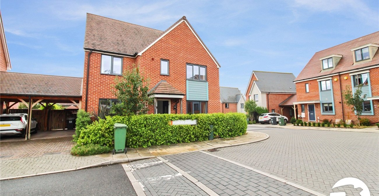 5 bedroom house to rent in Castle Hill | Robinson Michael & Jackson