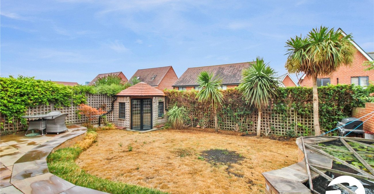 5 bedroom house to rent in Castle Hill | Robinson Michael & Jackson