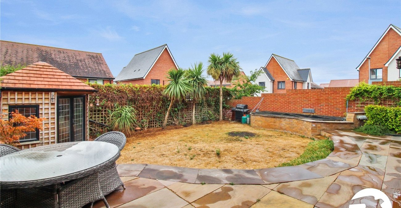 5 bedroom house to rent in Castle Hill | Robinson Michael & Jackson