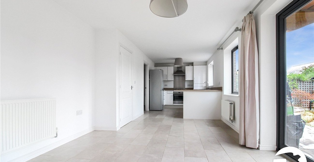 5 bedroom house to rent in Castle Hill | Robinson Michael & Jackson