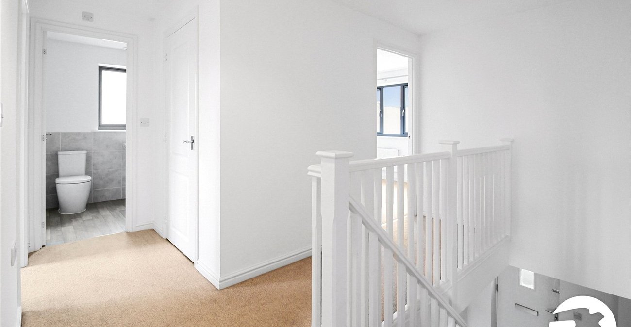 5 bedroom house to rent in Castle Hill | Robinson Michael & Jackson