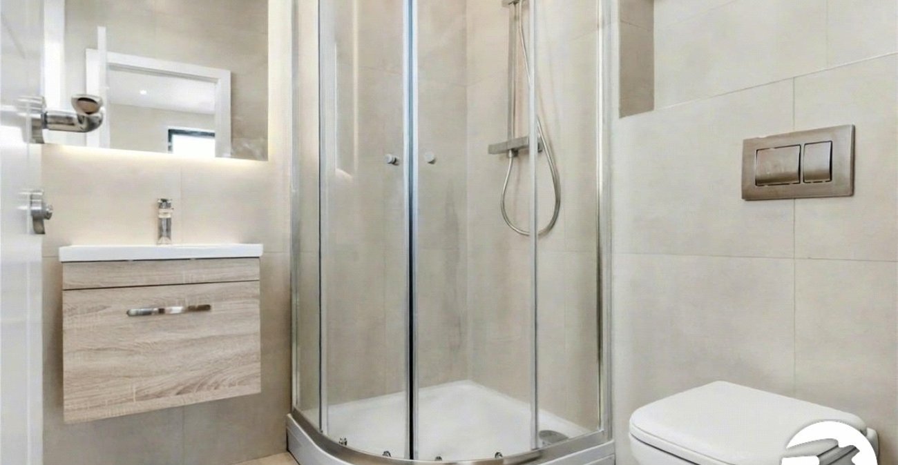 2 bedroom property to rent in 2 Knoll Rise | Robinson Jackson