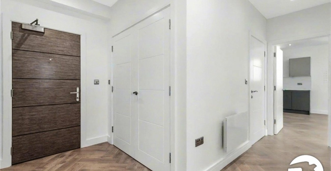 2 bedroom property to rent in 2 Knoll Rise | Robinson Jackson