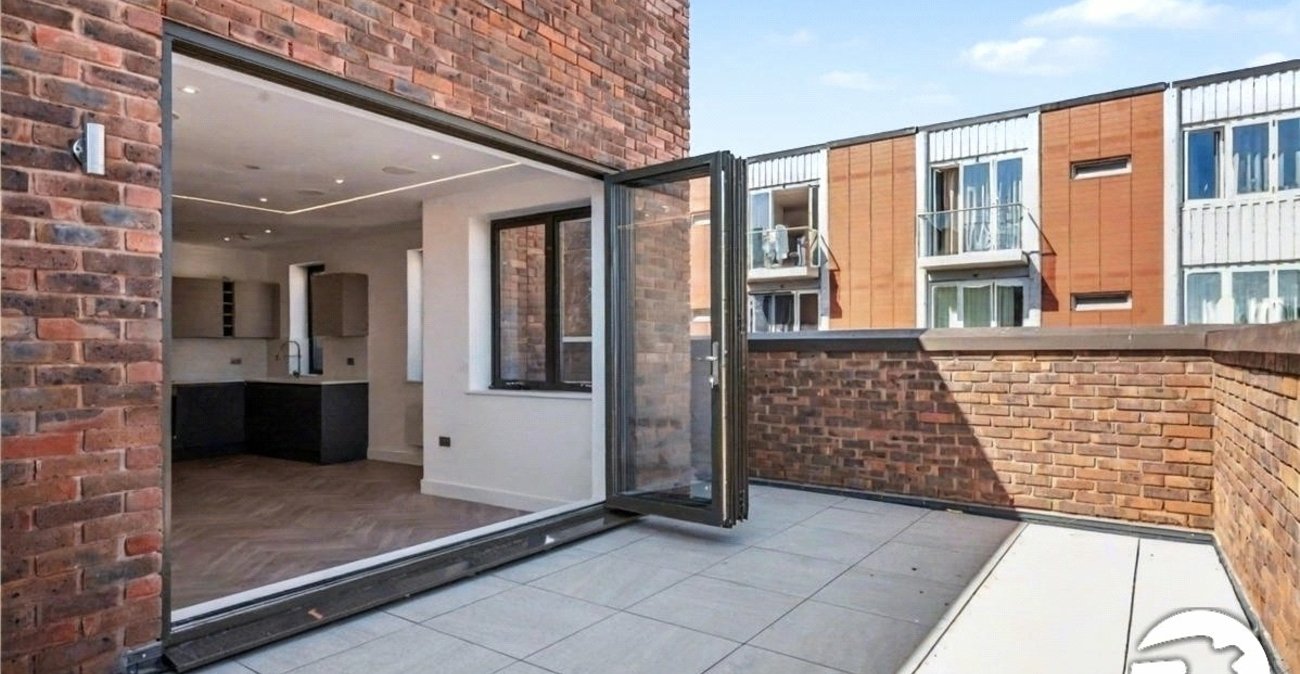 2 bedroom property to rent in 2 Knoll Rise | Robinson Jackson