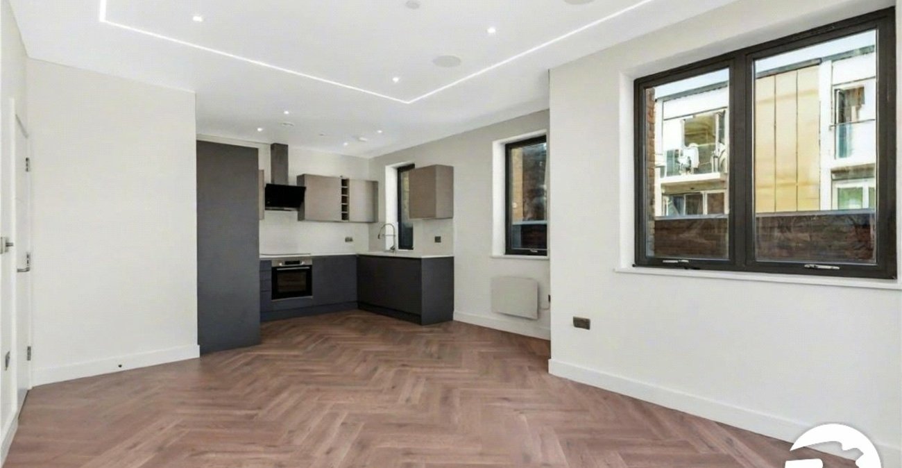 2 bedroom property to rent in 2 Knoll Rise | Robinson Jackson