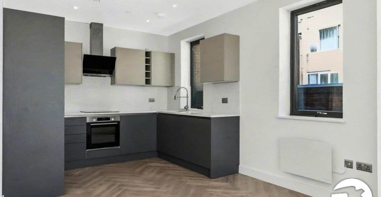 2 bedroom property to rent in 2 Knoll Rise | Robinson Jackson