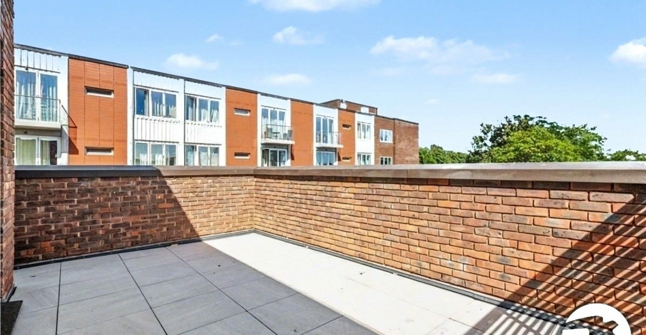 2 bedroom property to rent in 2 Knoll Rise | Robinson Jackson