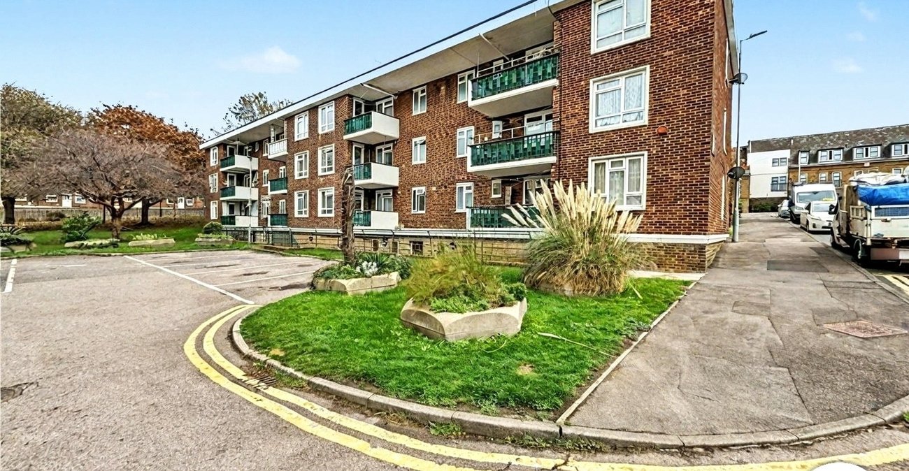 2 bedroom property to rent in Gillingham | Robinson Michael & Jackson