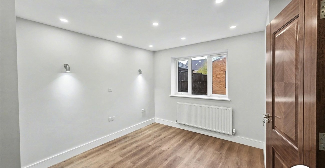 2 bedroom bungalow to rent in Erith | Robinson Jackson