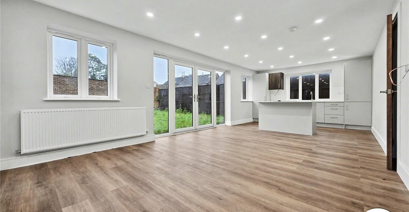 2 bedroom bungalow to rent in Erith | Robinson Jackson