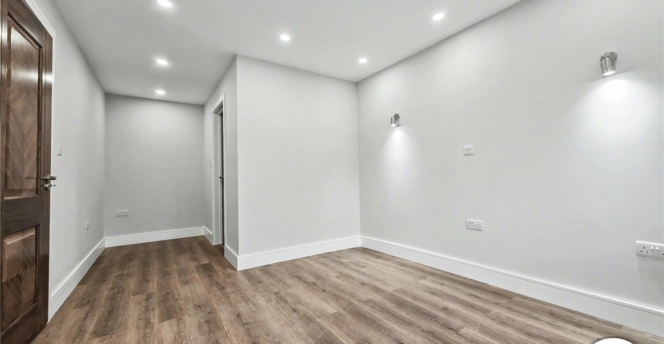 2 bedroom bungalow to rent in Erith | Robinson Jackson