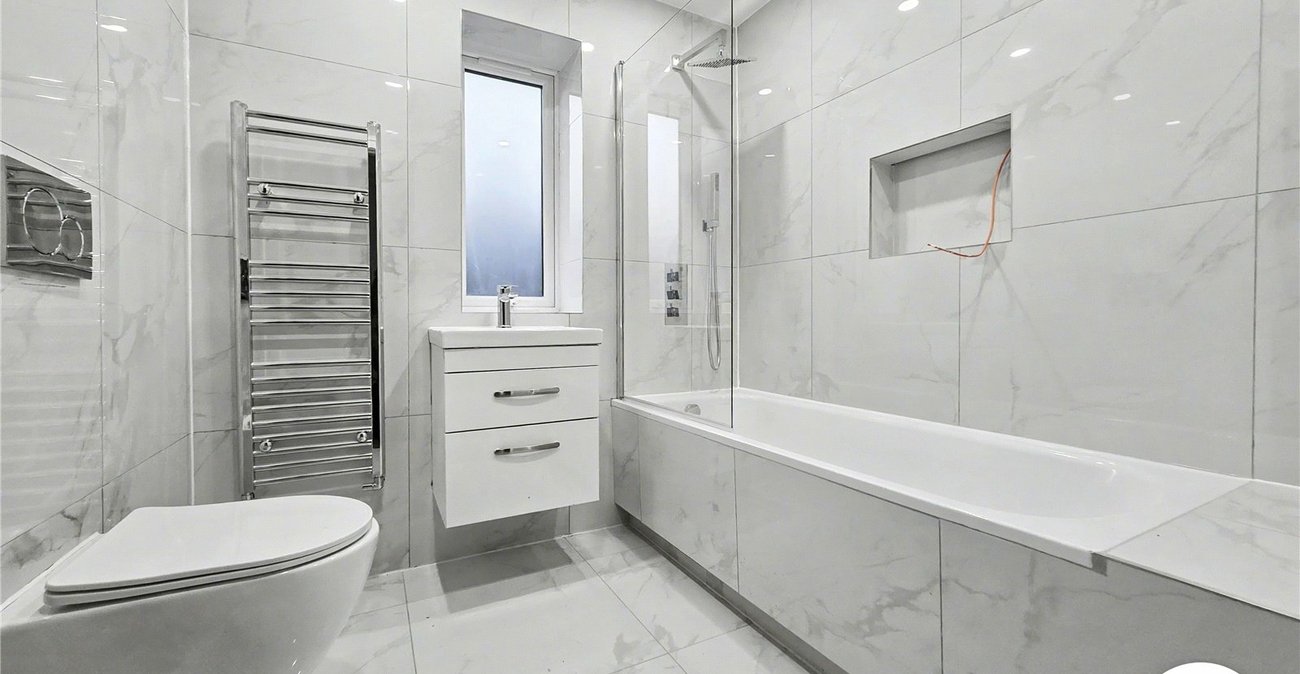 2 bedroom bungalow to rent in Erith | Robinson Jackson