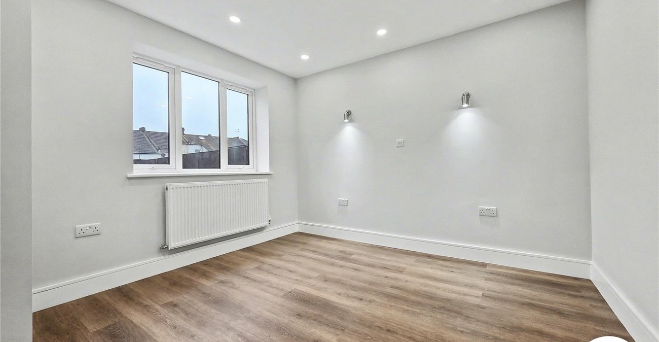 2 bedroom bungalow to rent in Erith | Robinson Jackson