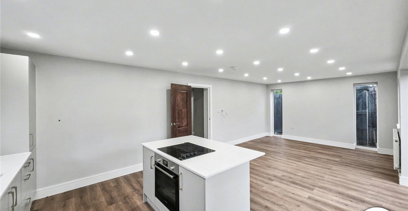 2 bedroom bungalow to rent in Erith | Robinson Jackson