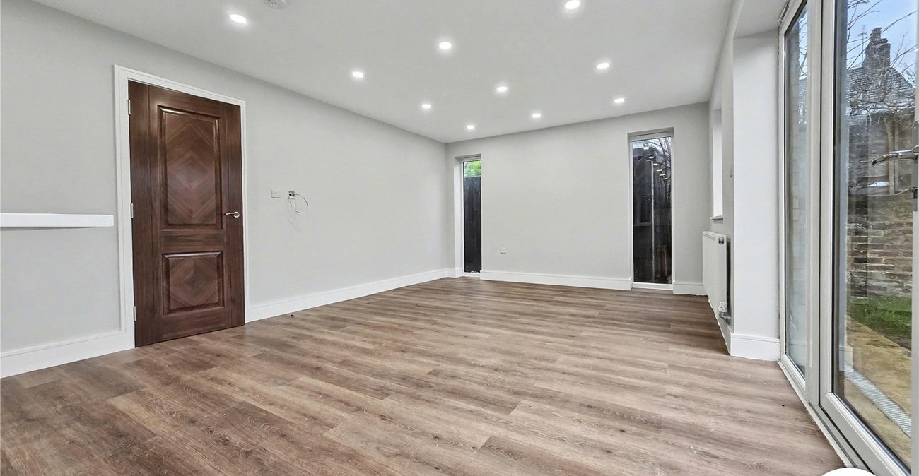 2 bedroom bungalow to rent in Erith | Robinson Jackson