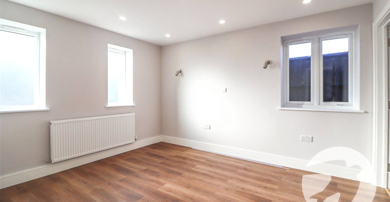 2 bedroom bungalow to rent in Erith | Robinson Jackson