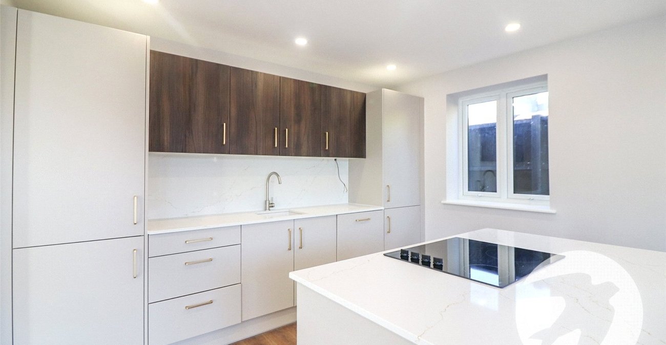 2 bedroom bungalow to rent in Erith | Robinson Jackson