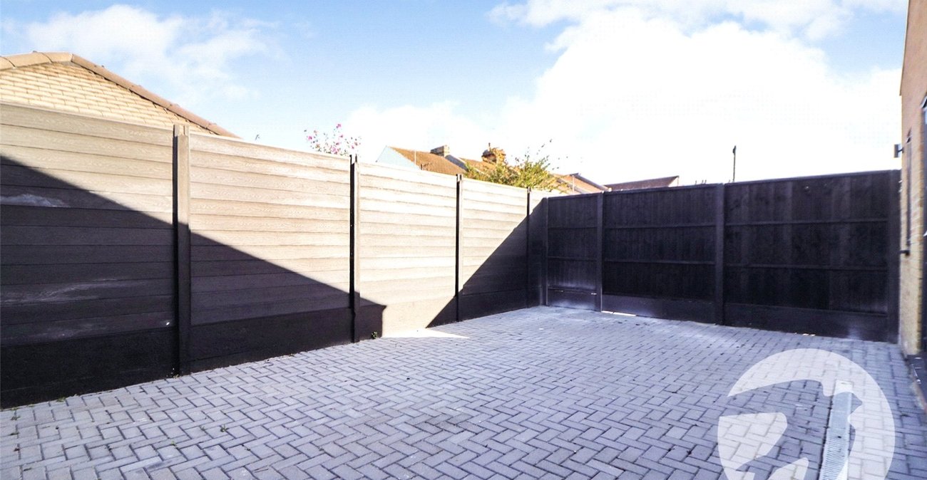 2 bedroom bungalow to rent in Erith | Robinson Jackson