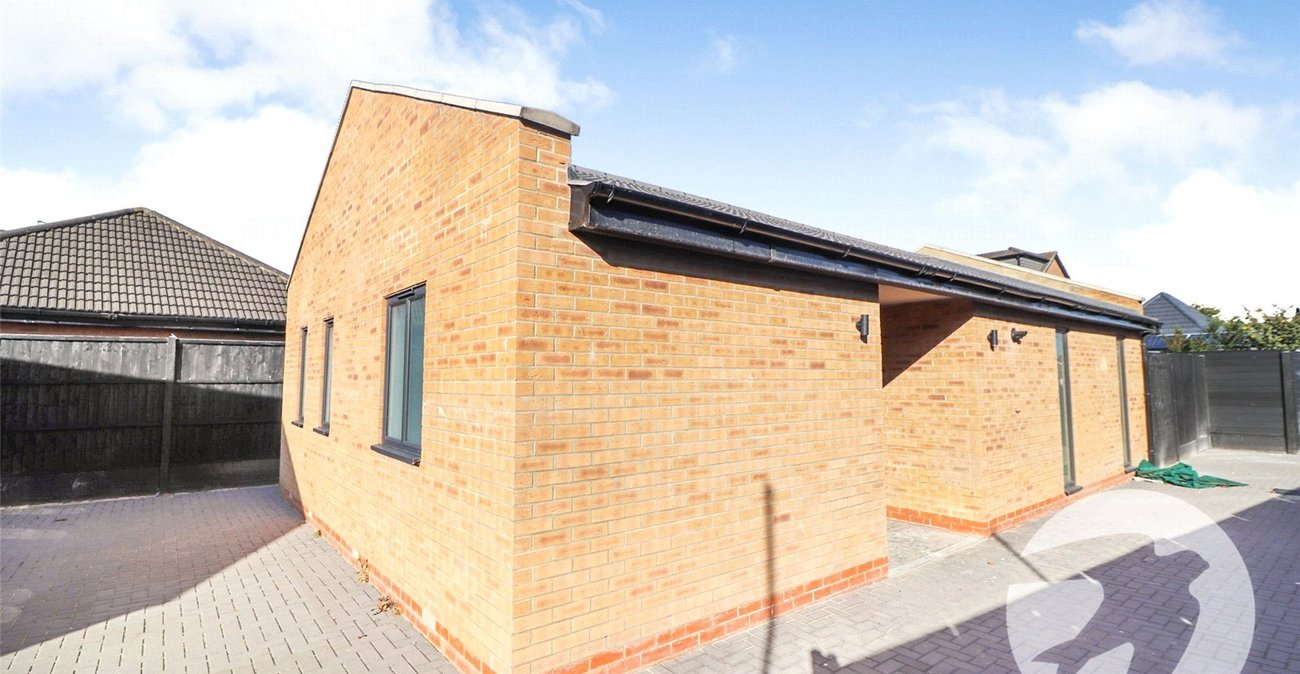 2 bedroom bungalow to rent in Erith | Robinson Jackson