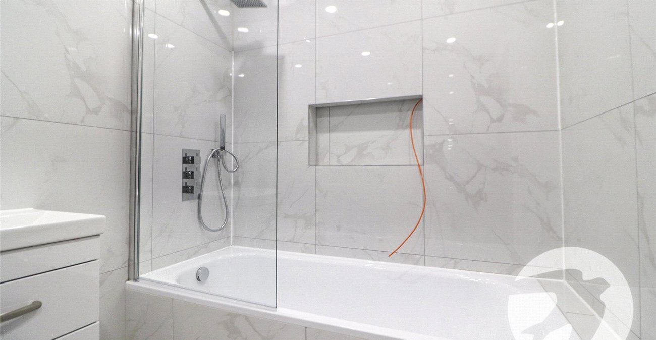 2 bedroom bungalow to rent in Erith | Robinson Jackson