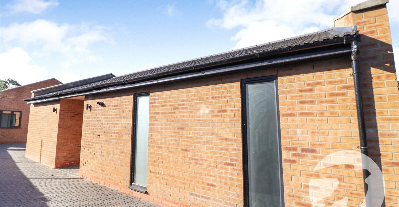 2 bedroom bungalow to rent in Erith | Robinson Jackson