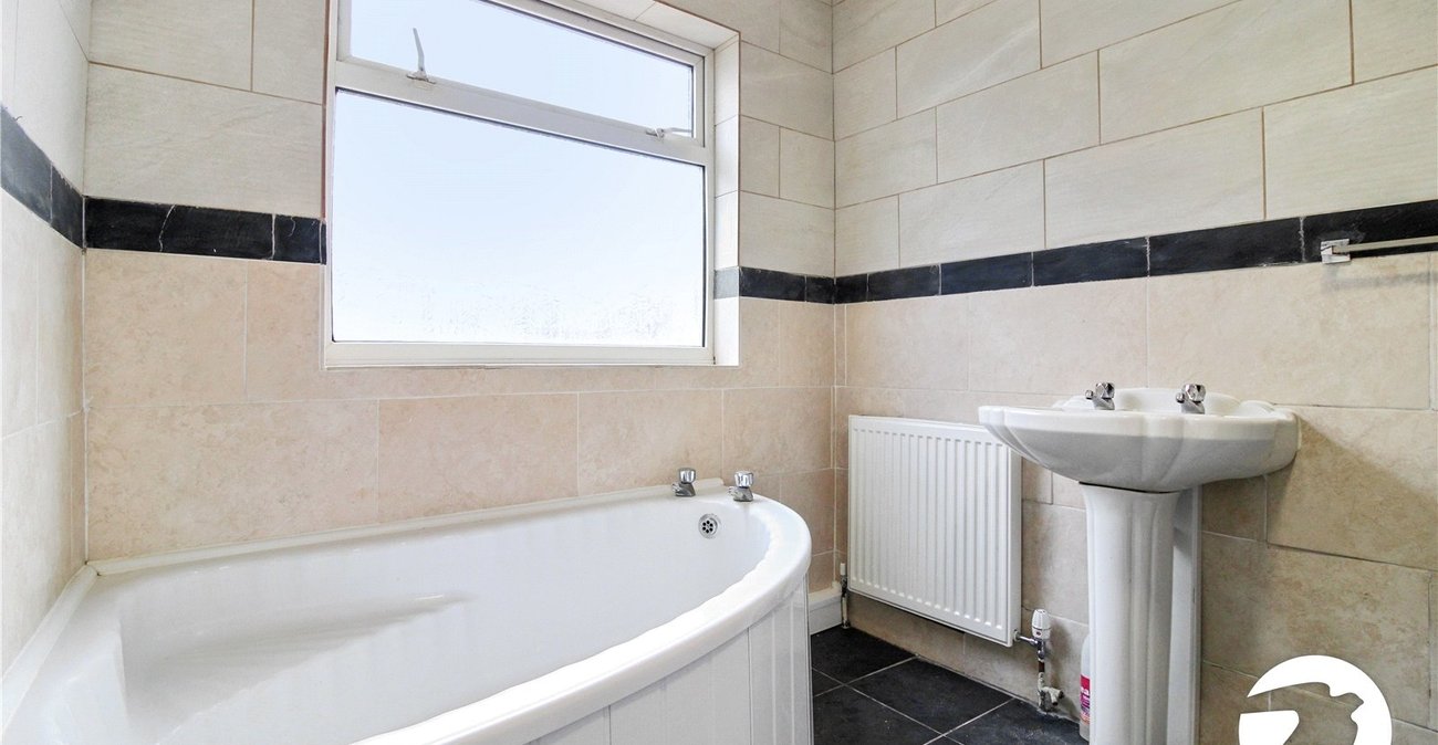 3 bedroom house to rent in Swanscombe | Robinson Michael & Jackson