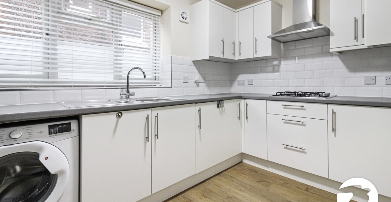 2 bedroom property to rent in Elmers End Road | Robinson Jackson