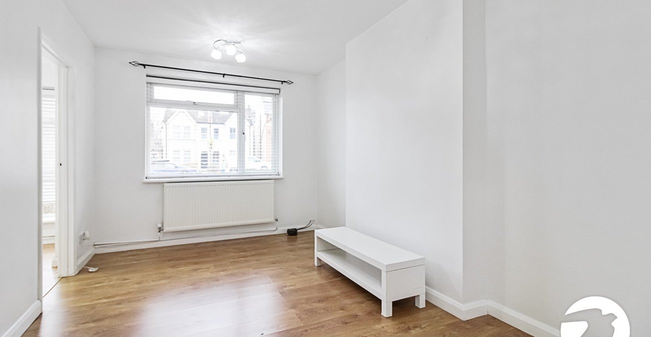 2 bedroom property to rent in Elmers End Road | Robinson Jackson