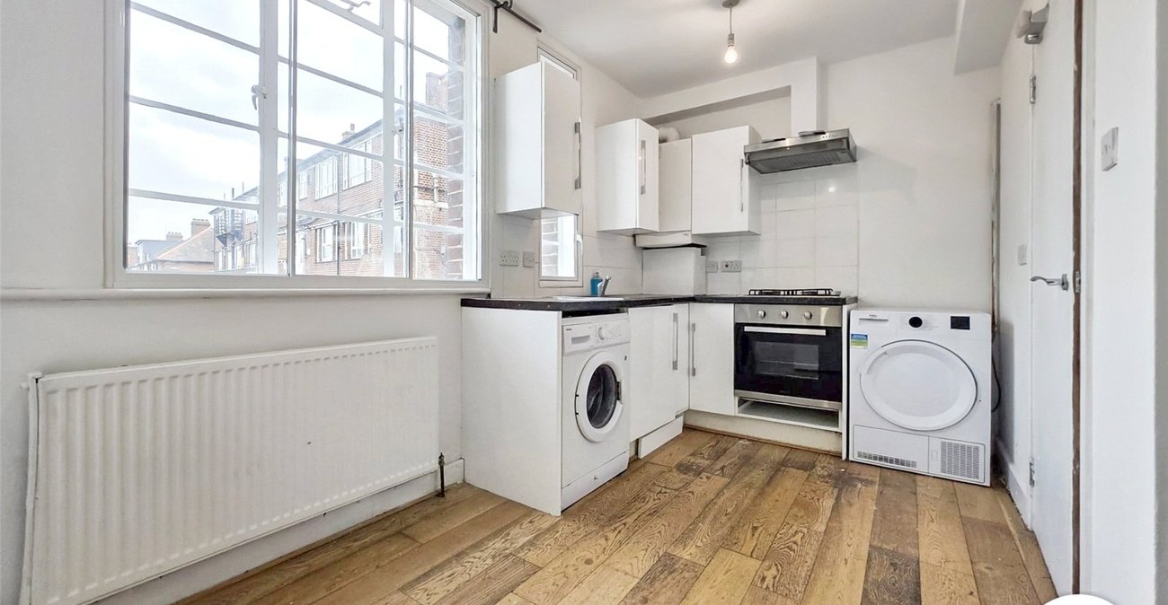 2 bedroom property to rent in London | Robinson Jackson