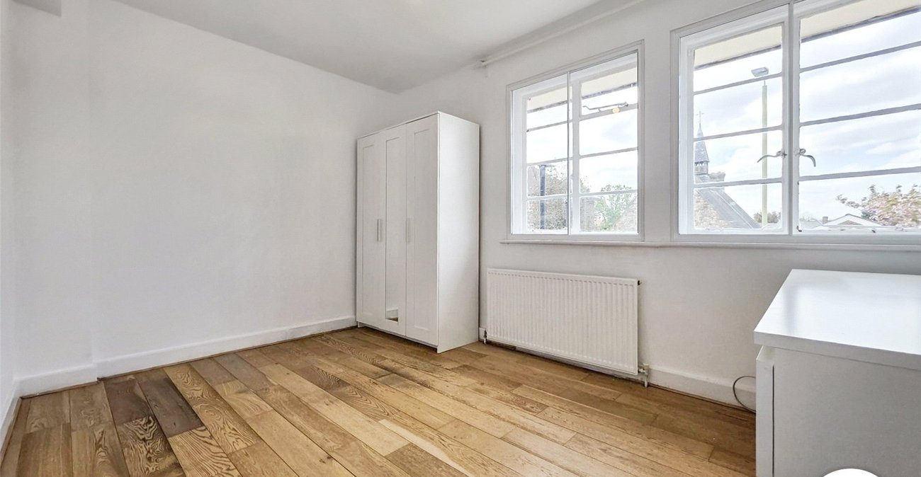 2 bedroom property to rent in London | Robinson Jackson