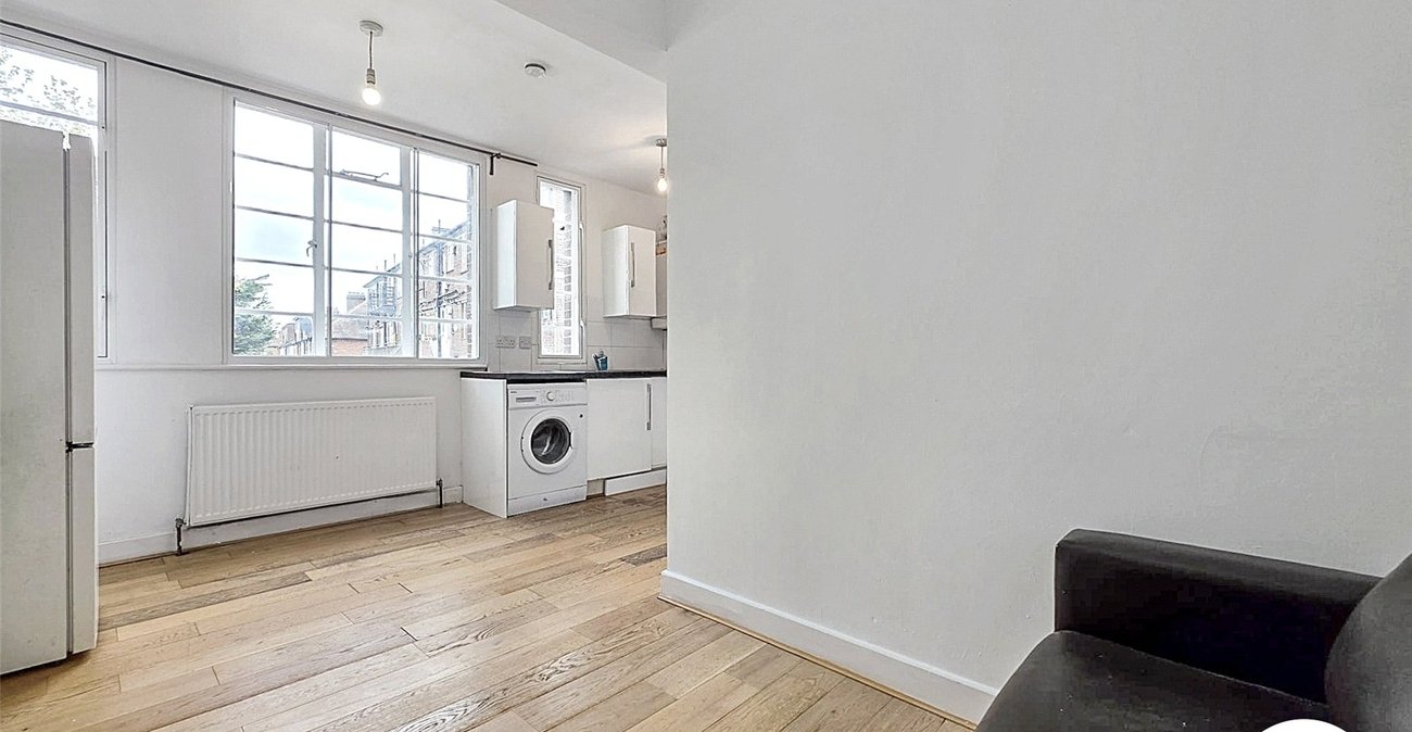 2 bedroom property to rent in London | Robinson Jackson