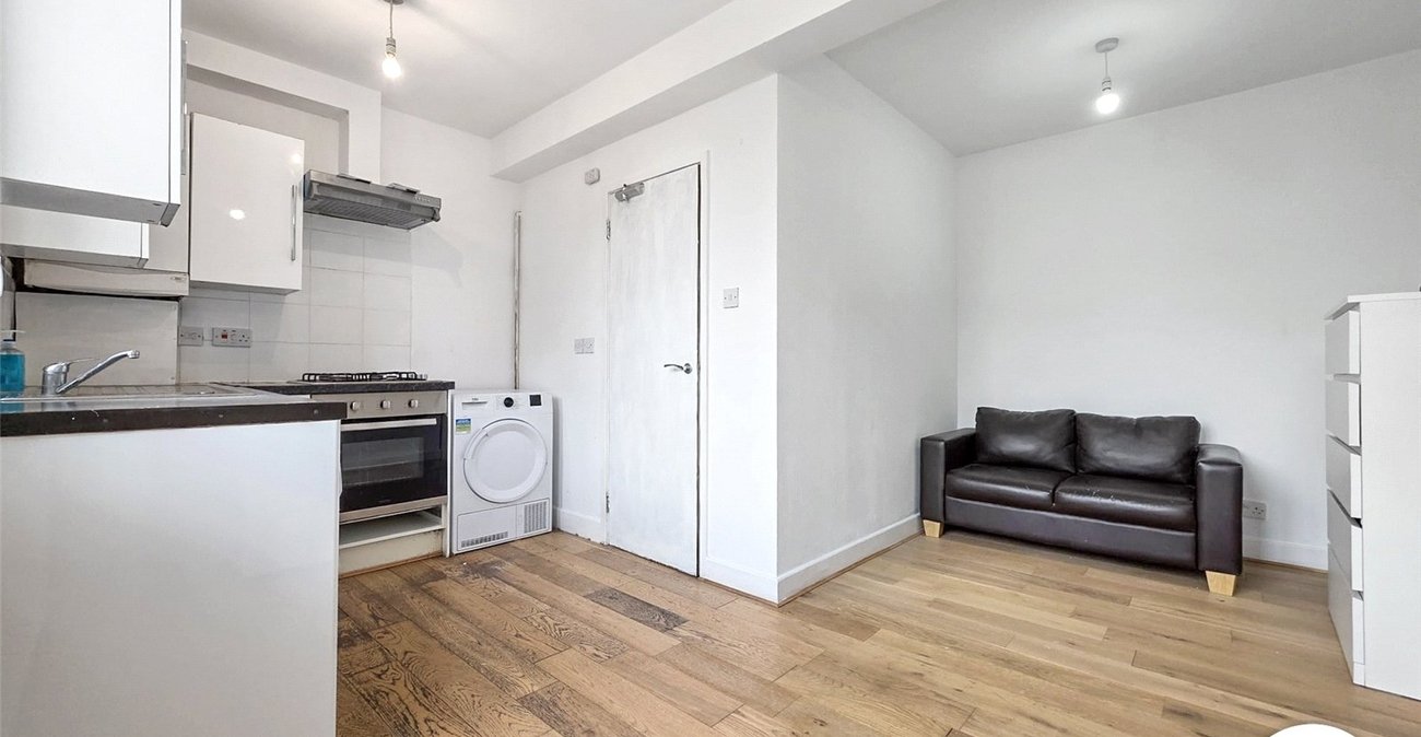 2 bedroom property to rent in London | Robinson Jackson