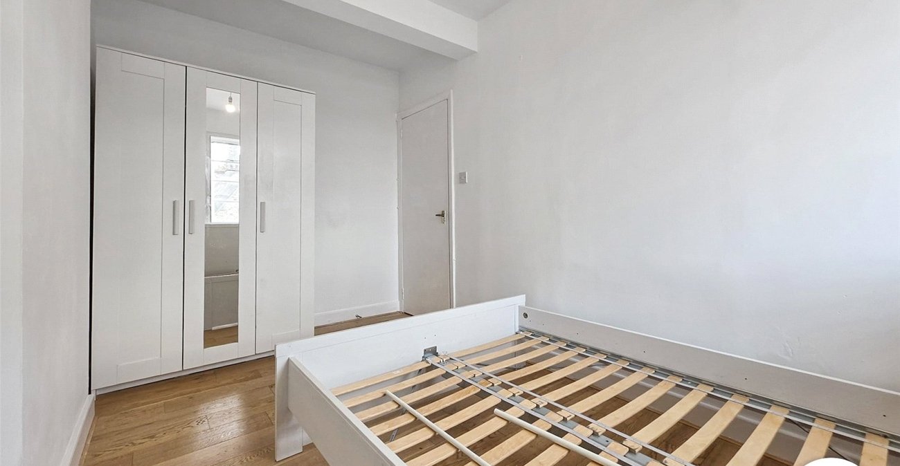 2 bedroom property to rent in London | Robinson Jackson