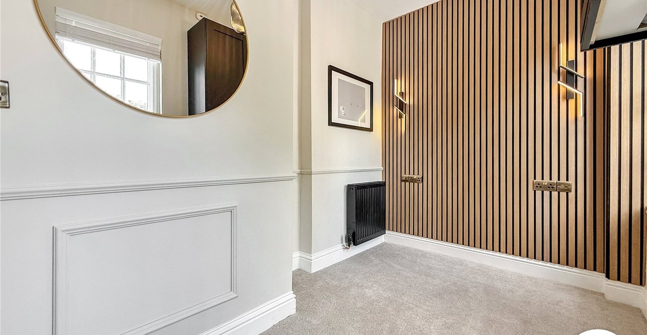 2 bedroom property to rent in London | Robinson Jackson