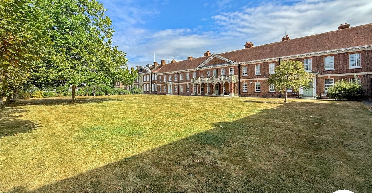2 bedroom property to rent in London | Robinson Jackson
