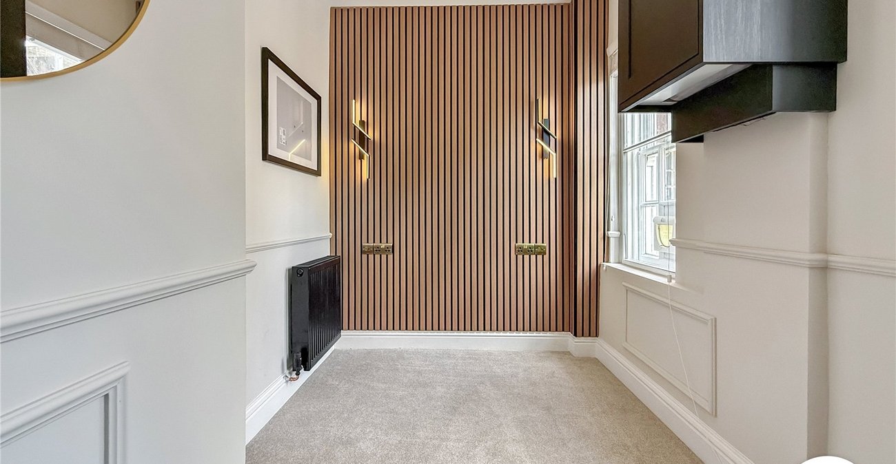 2 bedroom property to rent in London | Robinson Jackson