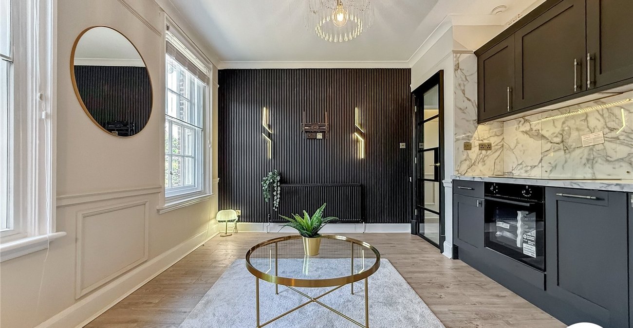 2 bedroom property to rent in London | Robinson Jackson