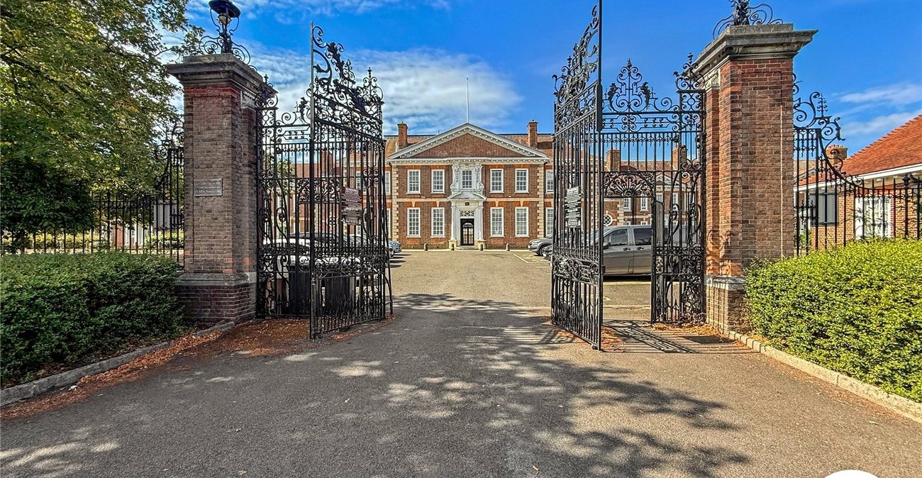 2 bedroom property to rent in London | Robinson Jackson