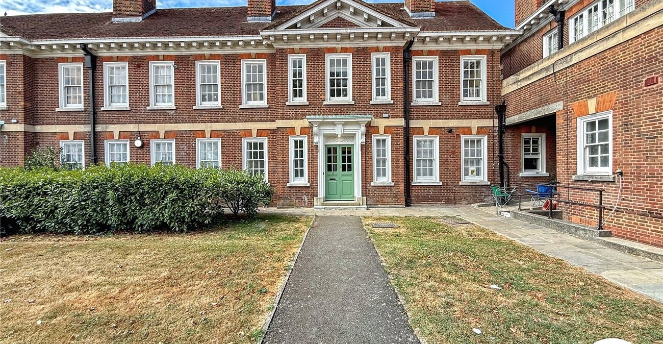 2 bedroom property to rent in London | Robinson Jackson