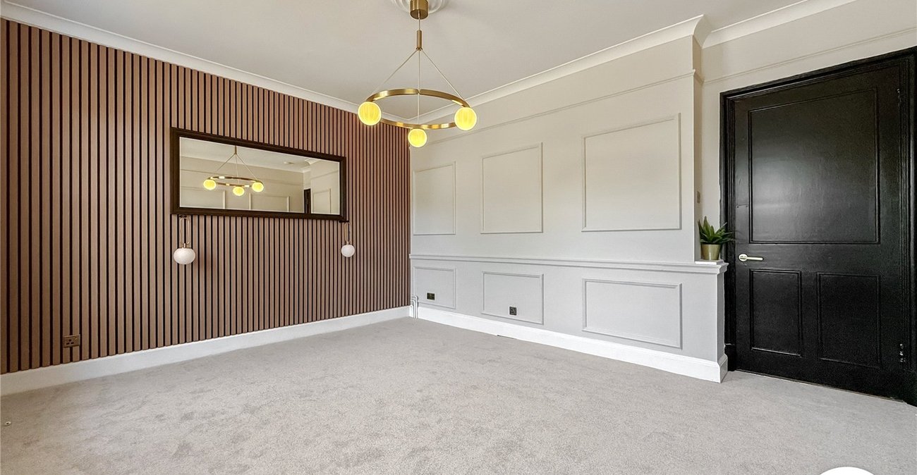 2 bedroom property to rent in London | Robinson Jackson