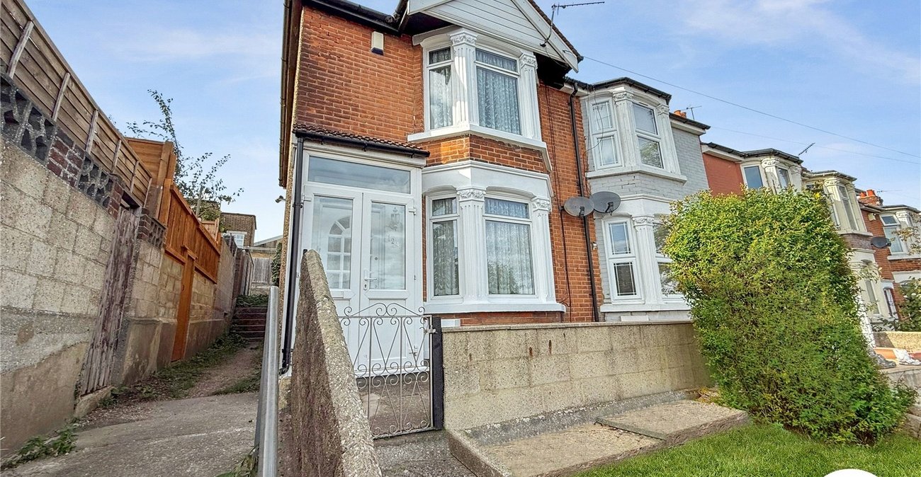 3 bedroom house to rent in Chatham | Robinson Michael & Jackson